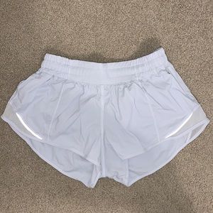 Lululemon Hotty Hot Low Rise Short 2.5”